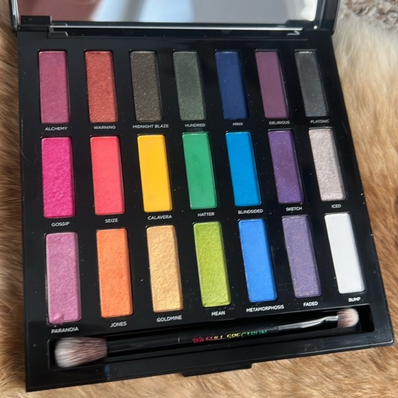 Urban Decay “Full Spectrum” palette - Picture 1 of 5